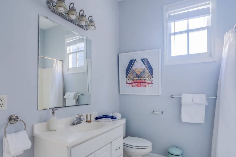 Jack + Jill Full Bathroom