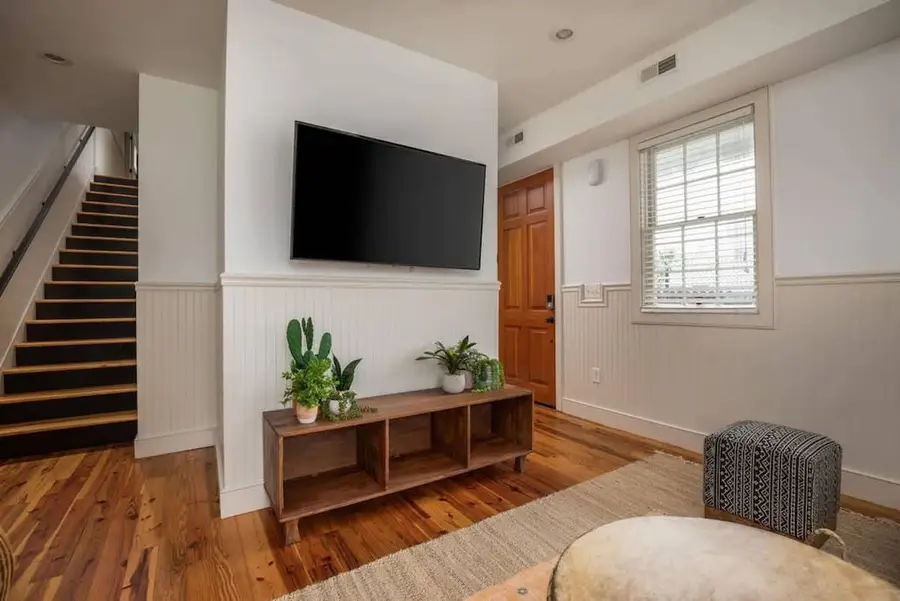 Living room TV with streaming apps like Netflix!