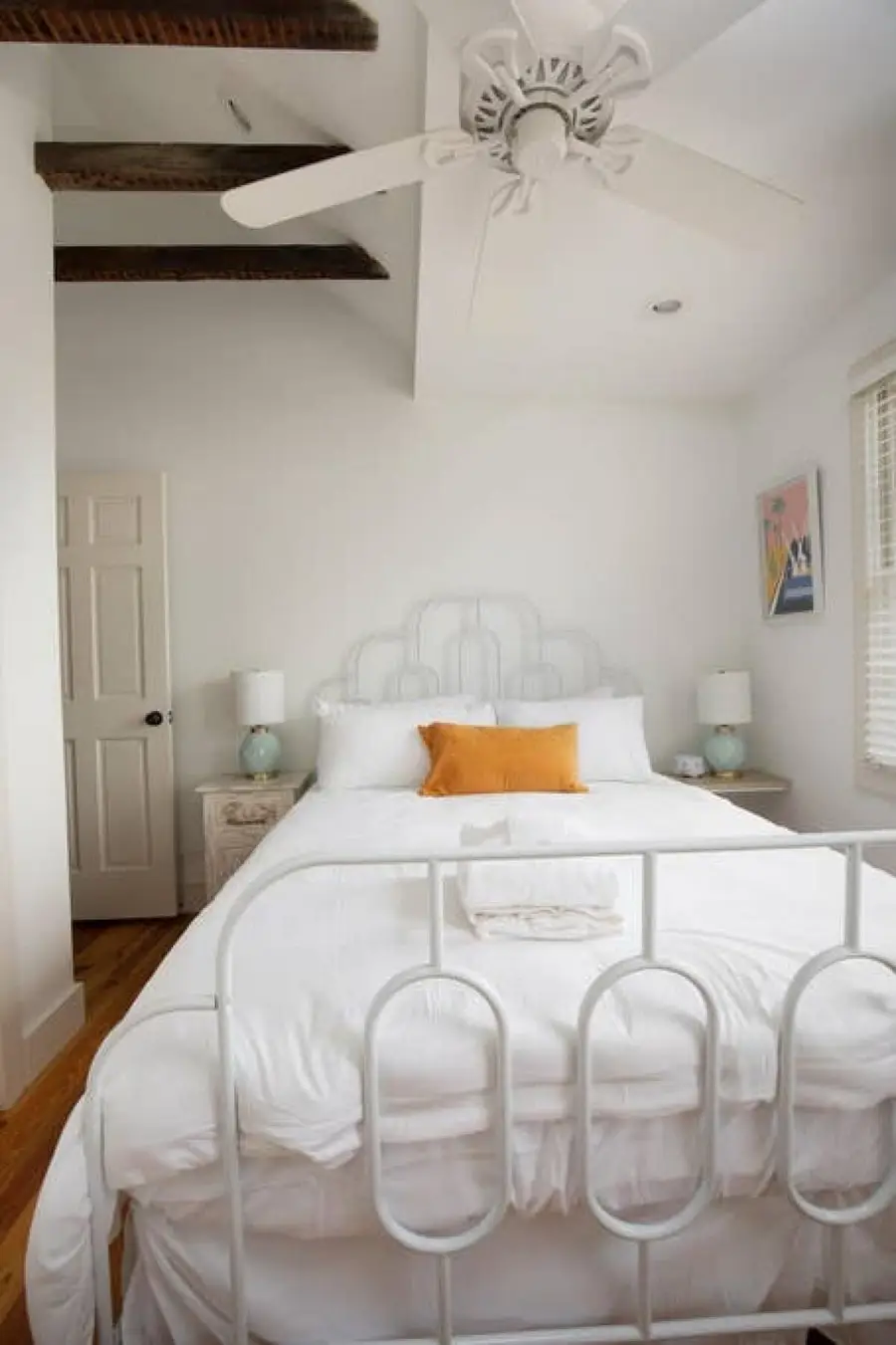 Bedroom 3: Queen Bed + TV