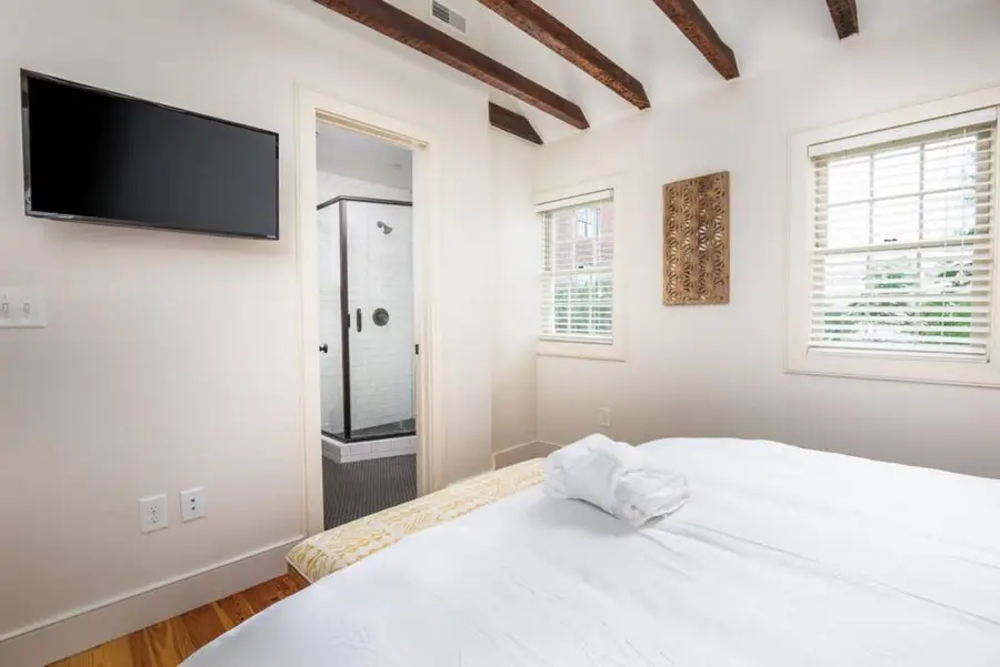 Bedroom 6: Queen Bed + TV