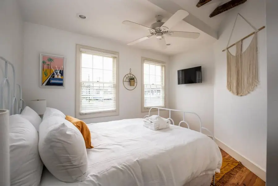 Bedroom 3: Queen Bed + TV