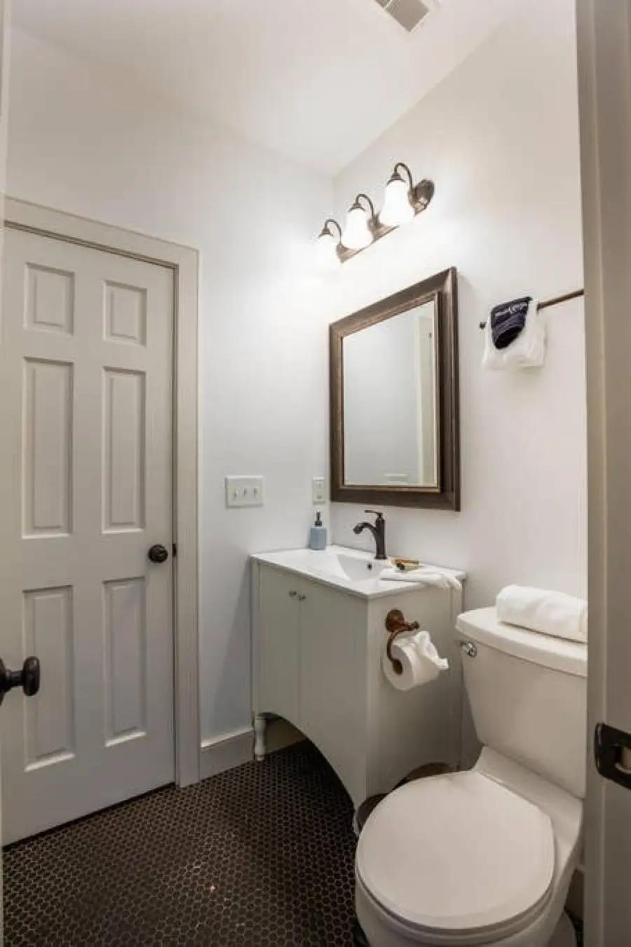 Bathroom 4: Walk-in shower