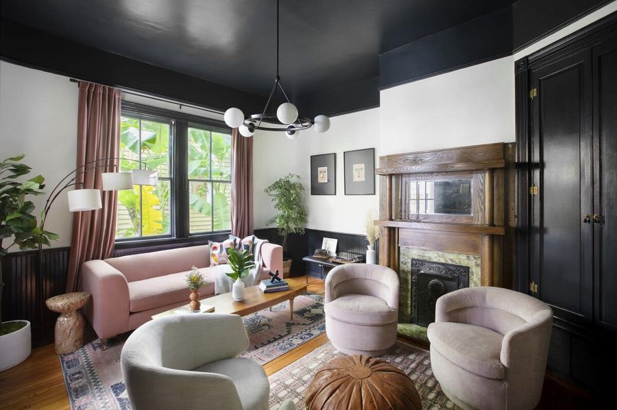 Welcome to your downtown Charleston rental! Plenty of seating space for your group :)