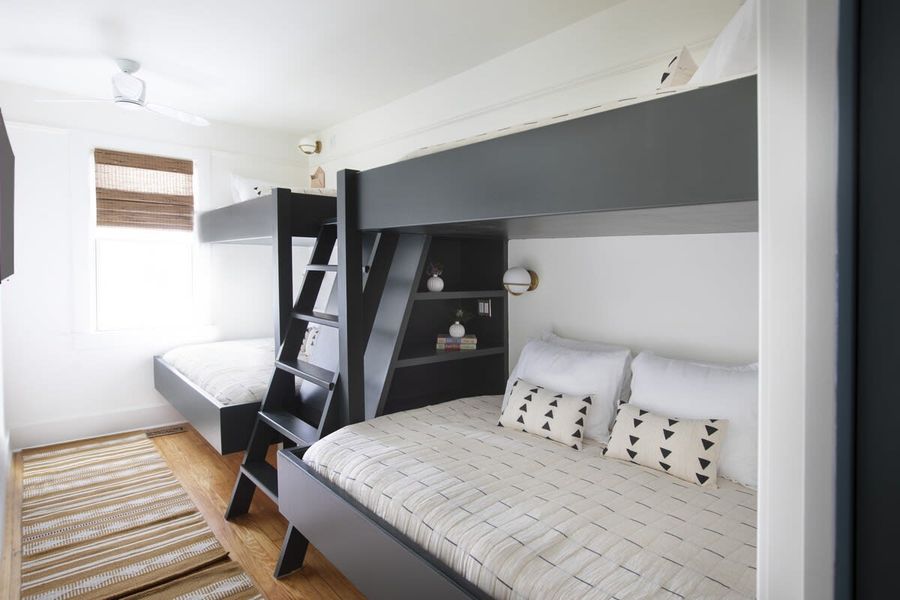 Bedroom #2 with two Full Beds and two Twin Beds + Smart TV & Ceiling Fan