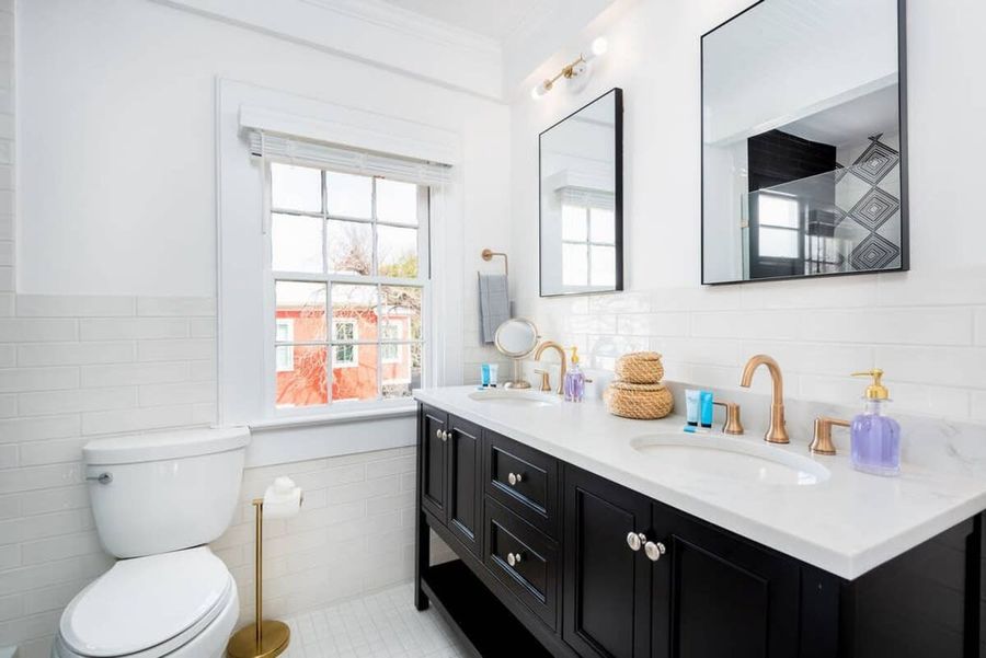 Bathroom #1: Walk-in shower + Soaking tub