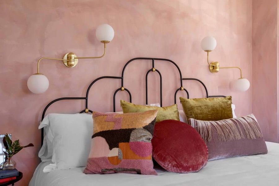 Every Room in the House is well Decorated (Bedroom #1- King Bed with ensuite Bathroom + TV!)