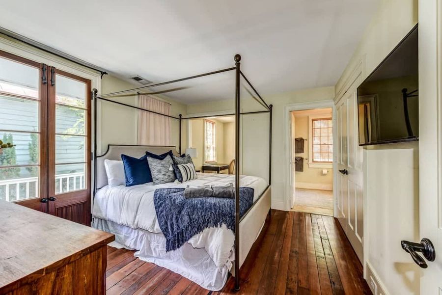 Bedroom 1: King Bed + ensuite + TV