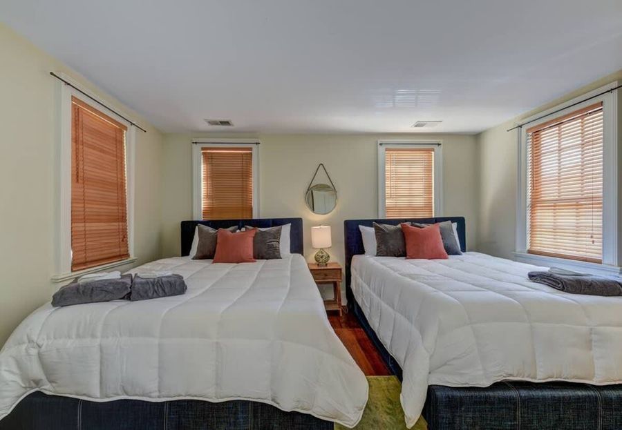 Bedroom 2: Two Queen Beds + ensuite