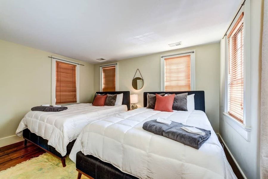 Bedroom 2: Two Queen Beds + ensuite