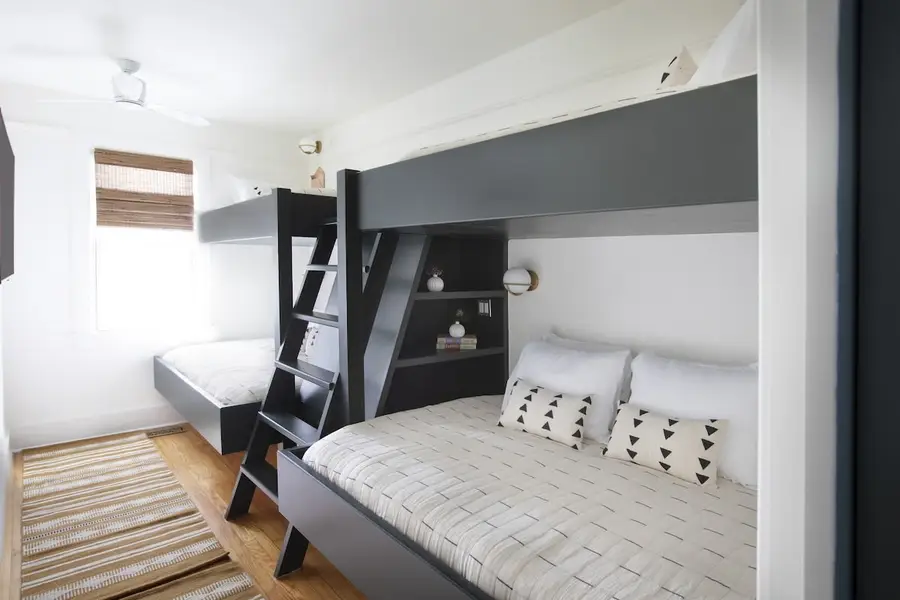 Bedroom #2 with two Full Beds and two Twin Beds + Smart TV & Ceiling Fan