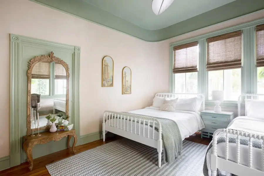 Bedroom #3 with two Queen beds + Smart TV & Ceiling Fan