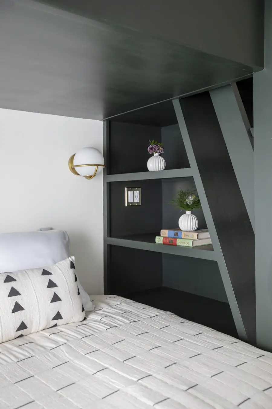 Bedroom #2 with two Full Beds and two Twin Beds + Smart TV & Ceiling Fan