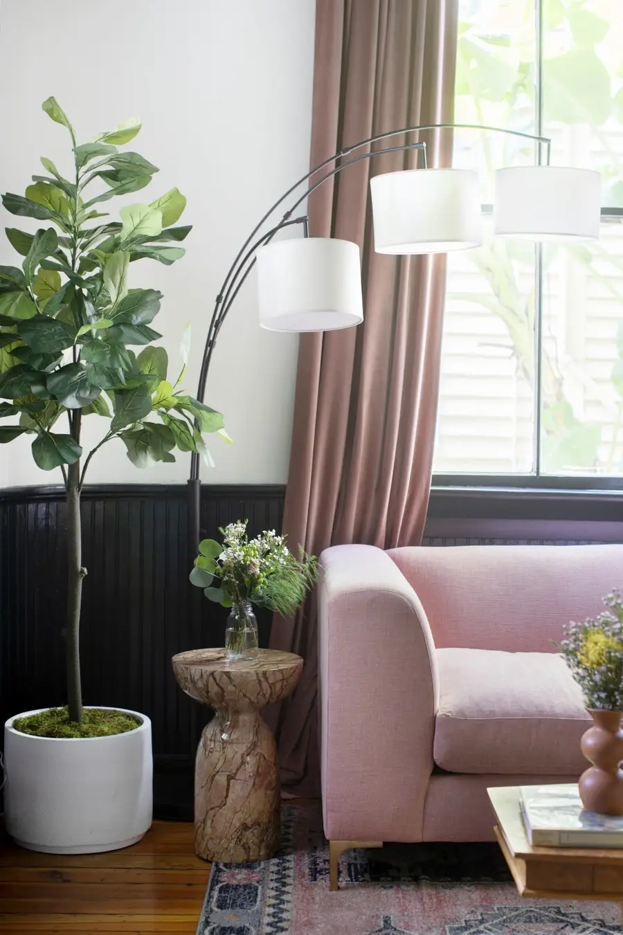 Plenty of seating space for your group between all 3 living room spaces :)
