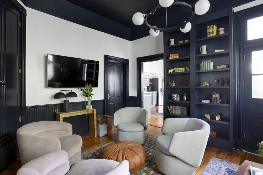 Plenty of seating space for your group between all 3 living room spaces :)