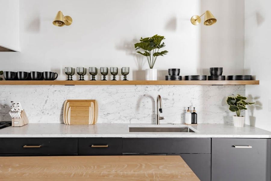 Fully equipped spacious kitchen