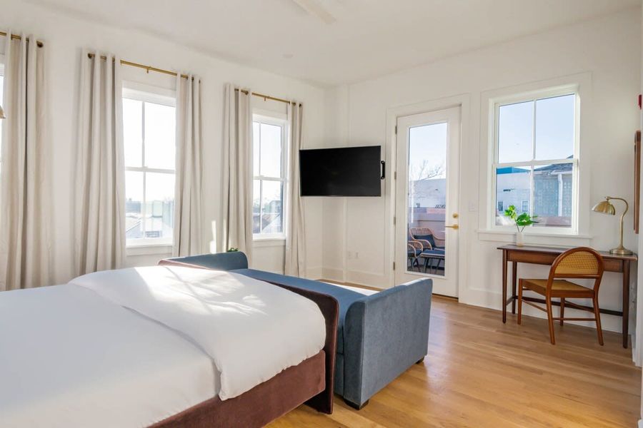 Bedroom #1 with a King, Twin daybed and Twin trundle (3 total beds) + En-suite bathroom