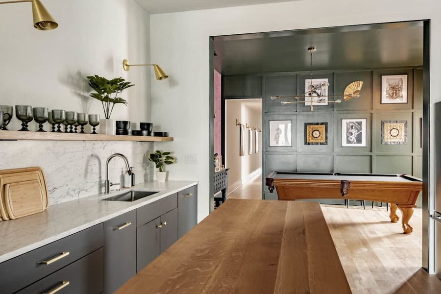 Fully equipped spacious kitchen
