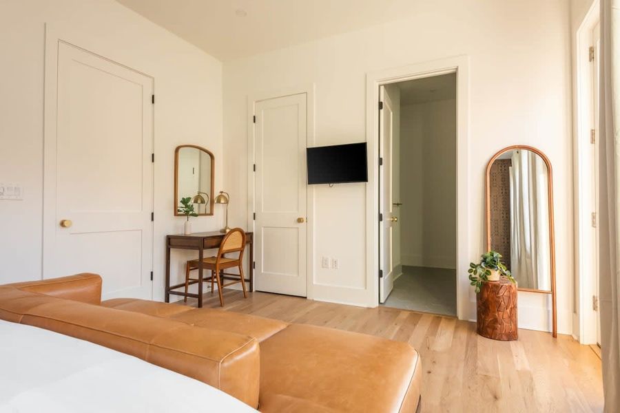 Bedroom #2 with a King and Twin daybed + En-suite bathroom