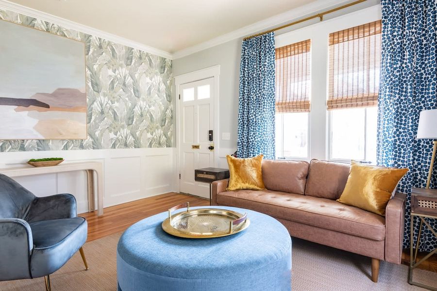 Spacious living room with 800Mbps internet and smart televisions in every room of the house! 