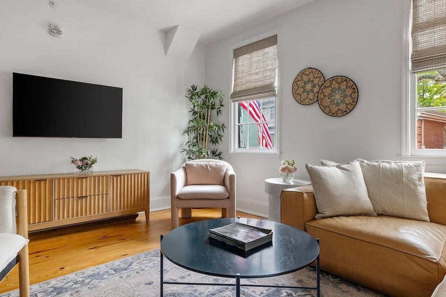 Spacious living room with seating for your group 