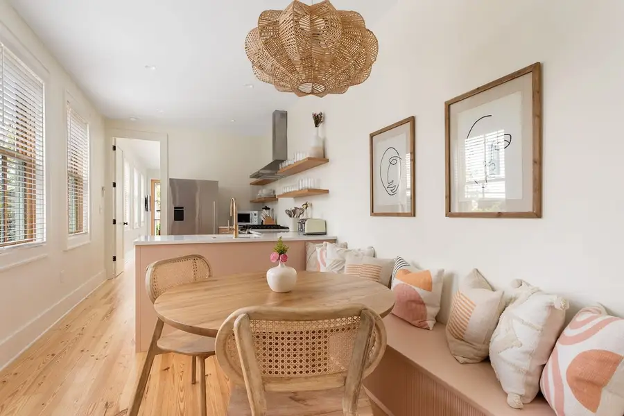 Fully equipped kitchen with dining seating 