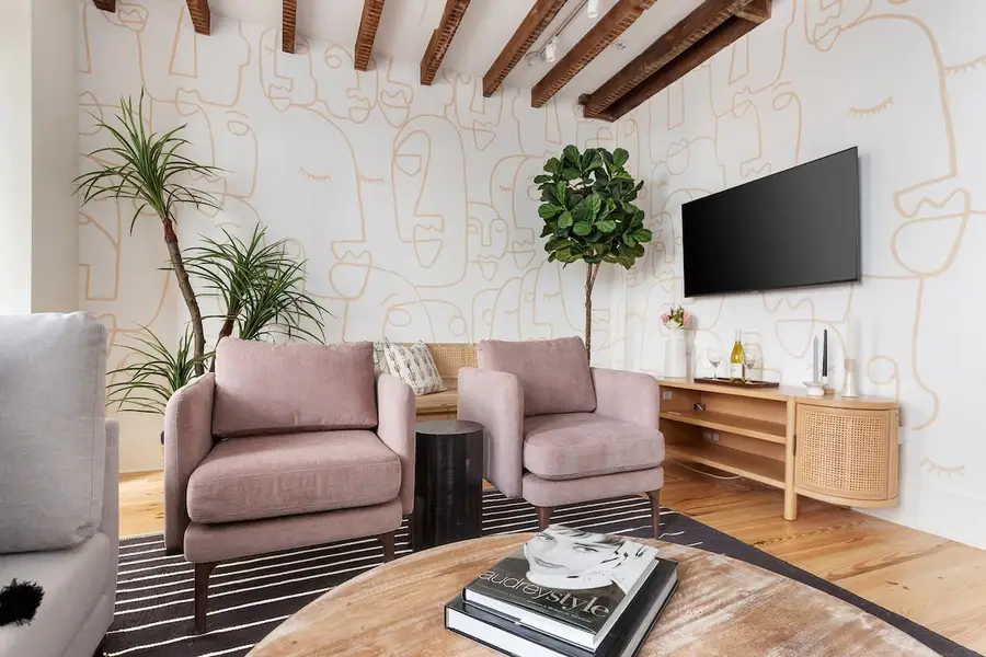 Spacious living room and seating for your group