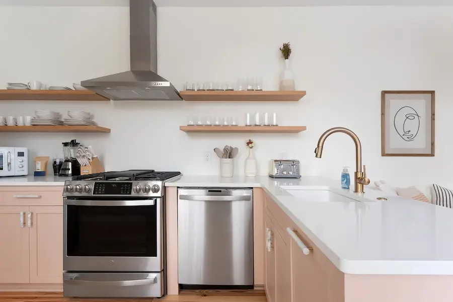 Fully equipped kitchen with dining seating 