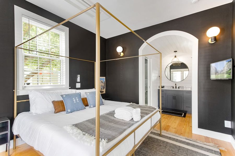 King Bedroom #2 with En-Suite Bathroom