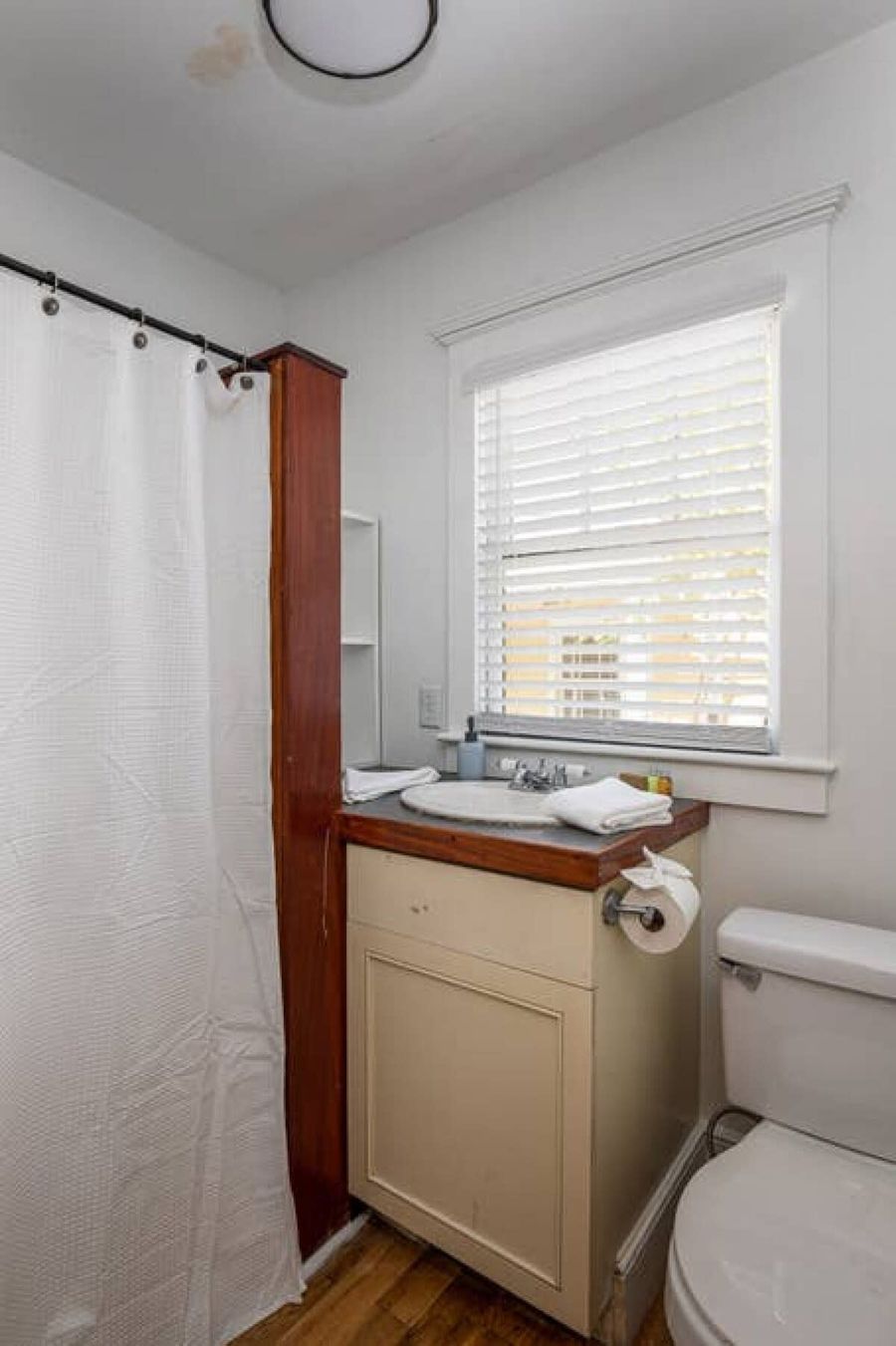 Full bathroom located on the first floor!