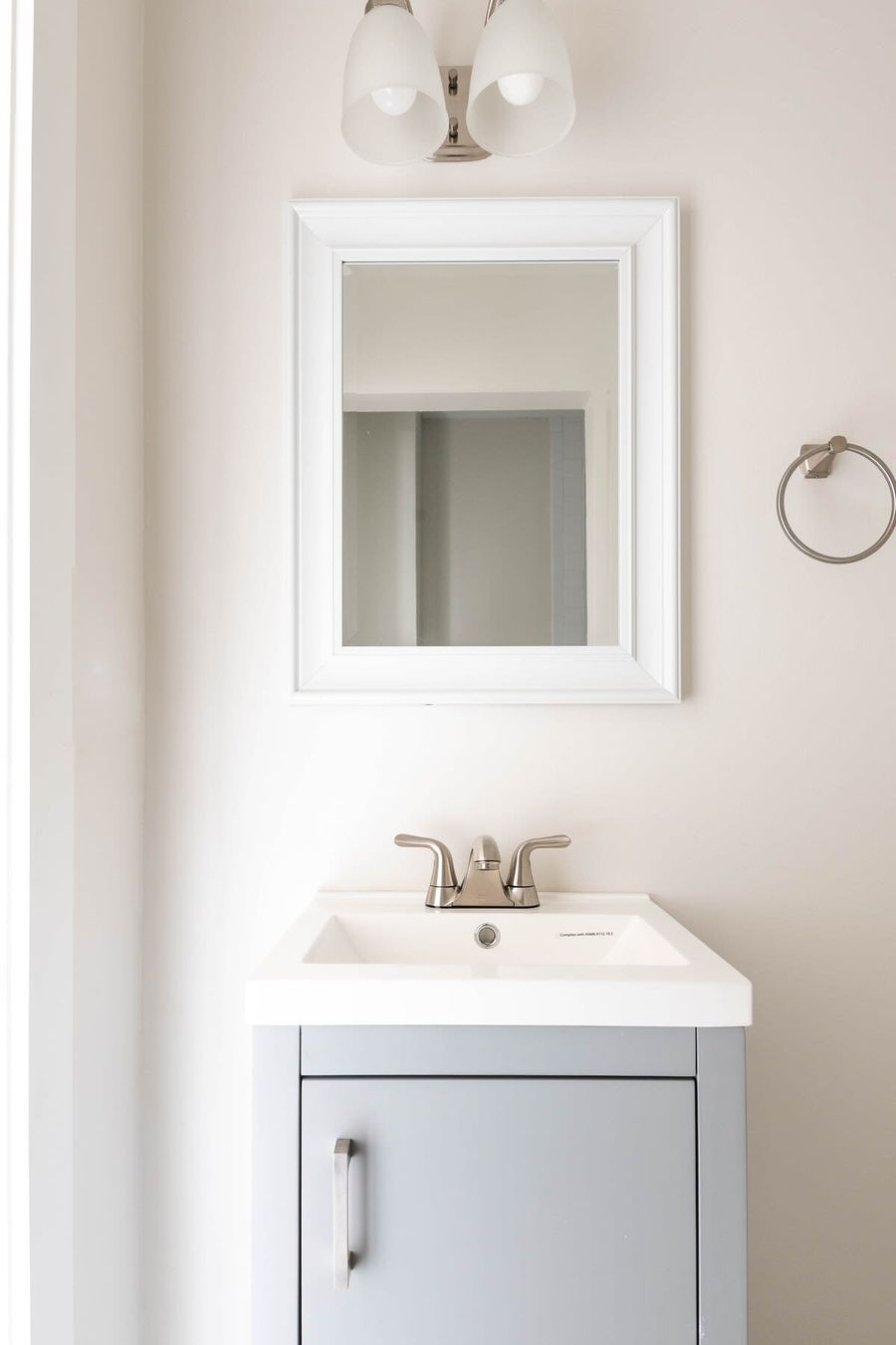 Bathroom 2: Walk-in shower