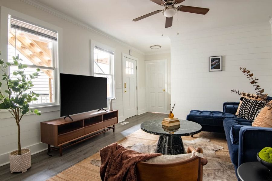 Plenty of seating space for your group between both living room spaces :)