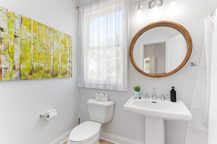 Bathroom 2: Walk-in shower / En-suite to bedroom 2