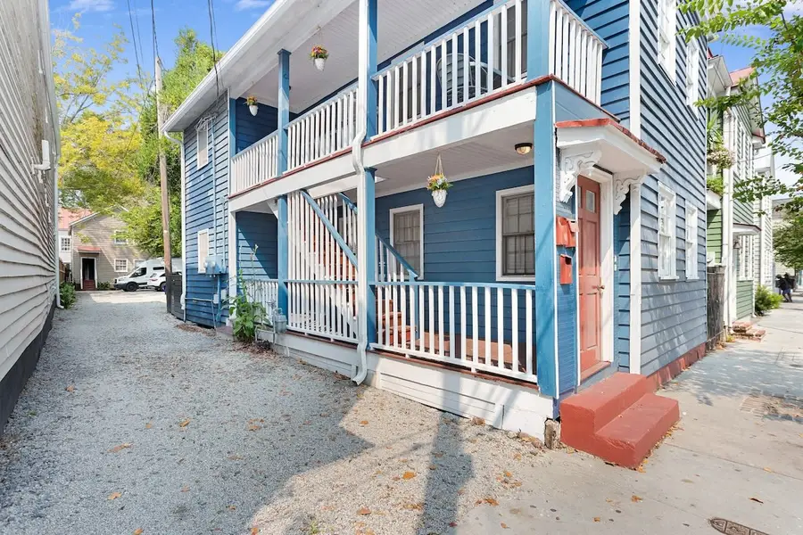 007-60SpringSt-Charleston-SC-29403-Exterior-Airbnb.jpg