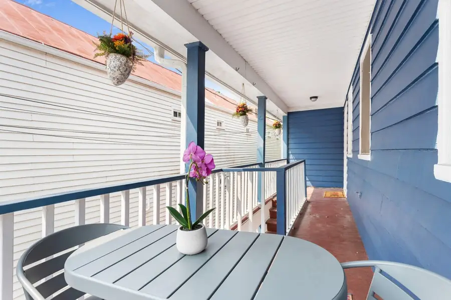 004-60SpringSt-Charleston-SC-29403-Exterior-Airbnb.jpg