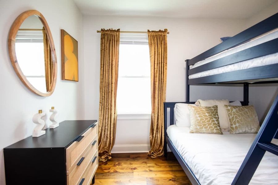 Bedroom 3: Twin/Full Bunk Bed