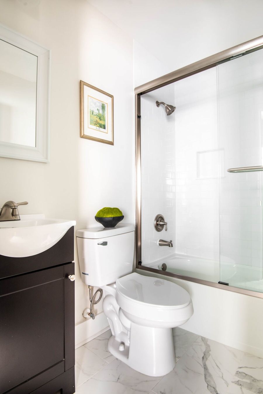 Bathroom 1: Shower/tub combo