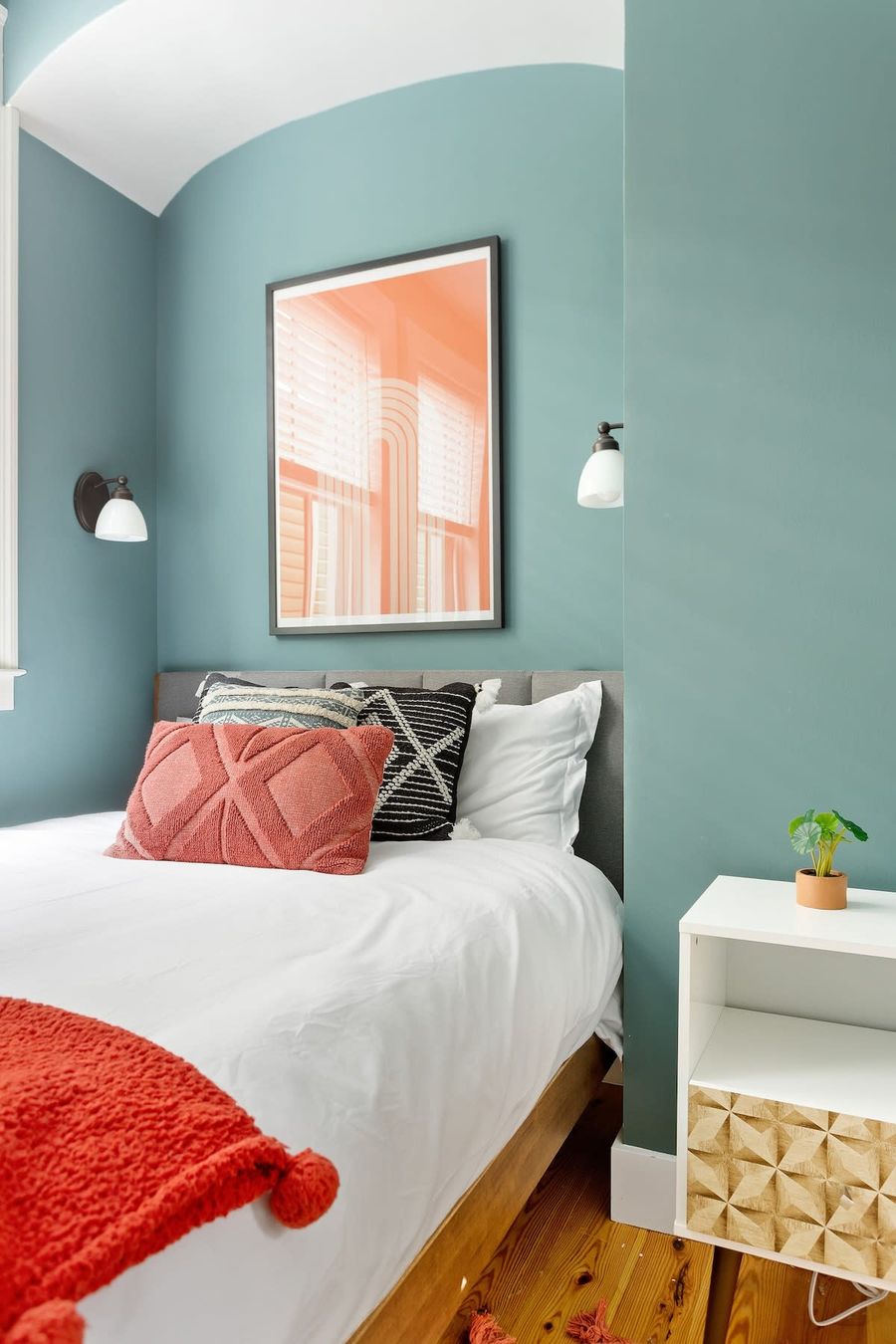 Queen bedroom #2 with Smart TV!