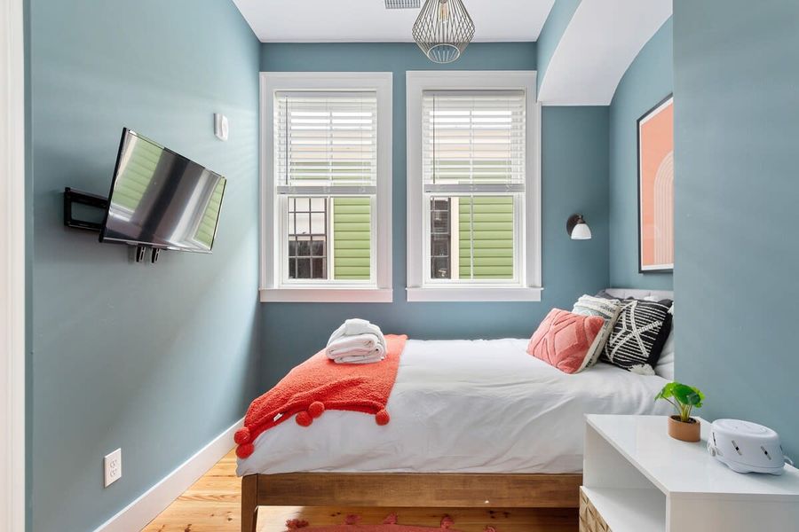 Queen bedroom #2 with Smart TV!