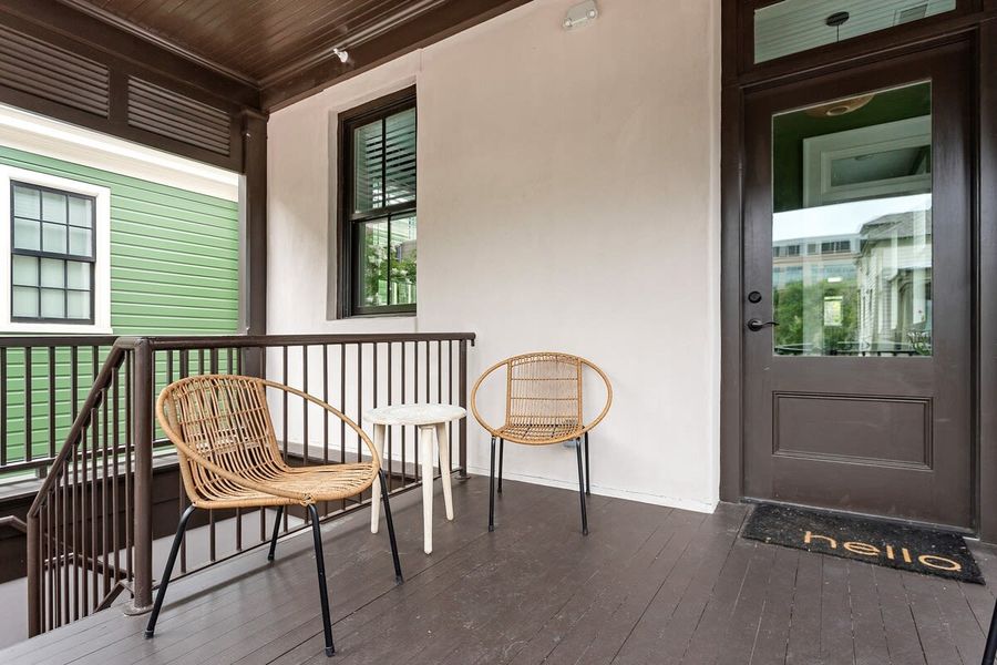 Private upstairs porch!