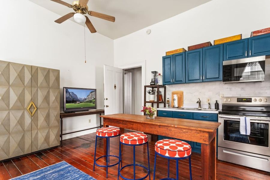Fully equipped kitchen with everything you need to cook a meal with an additional 3 seats at the island