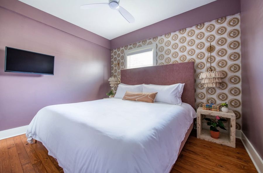 Queen Bedroom 