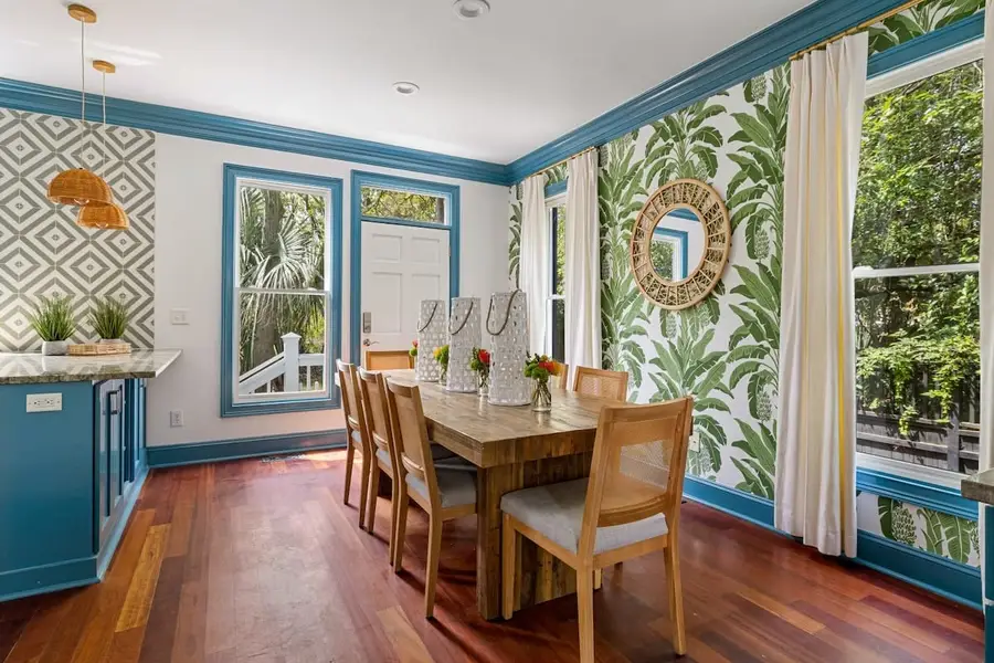 Dining room with seating for your group