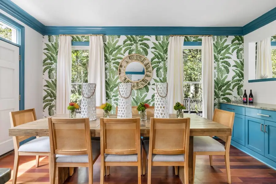 Dining room with seating for your group