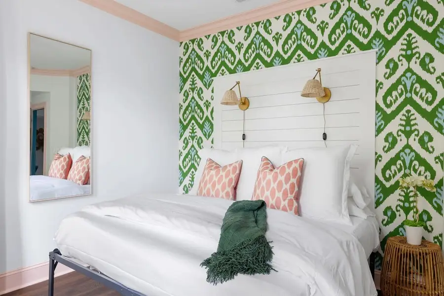 Bedroom 1: King Bed, En-suite & TV