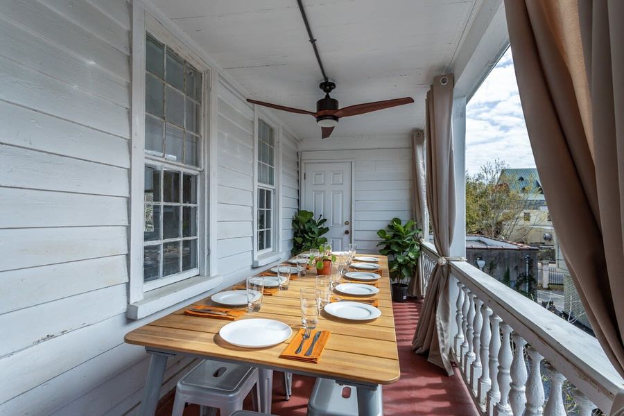 Outdoor dining seating for 12 guests!