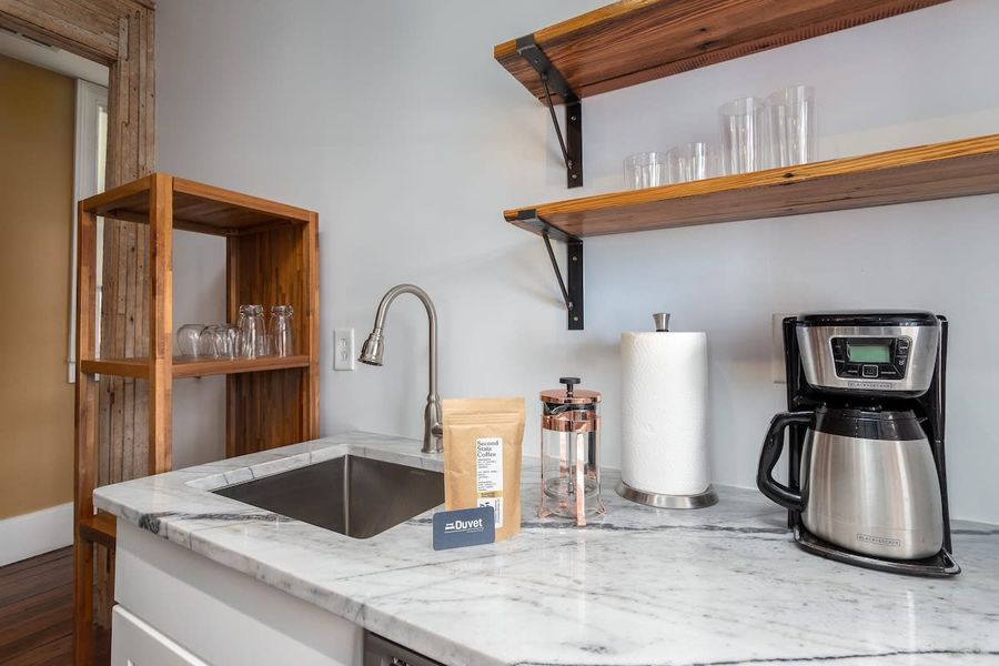 Fully equipped kitchen with everything you need to cook a meal 