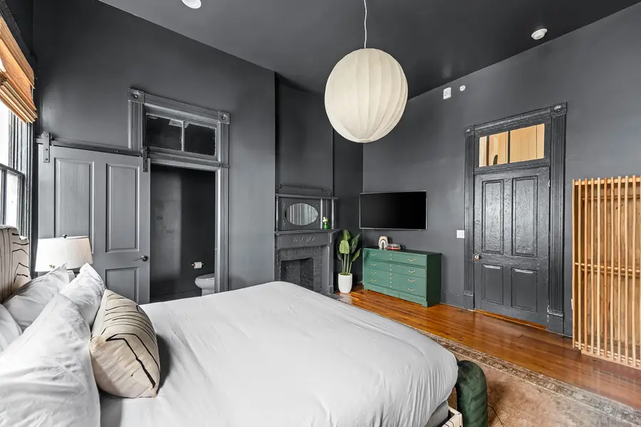 Bedroom 2: King Bed