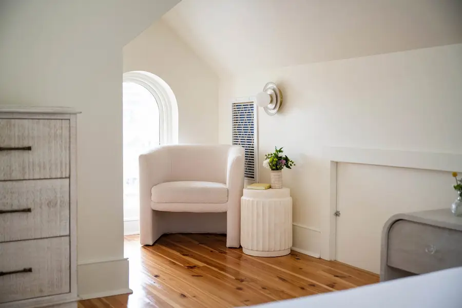 Bedroom 3: King Bed 