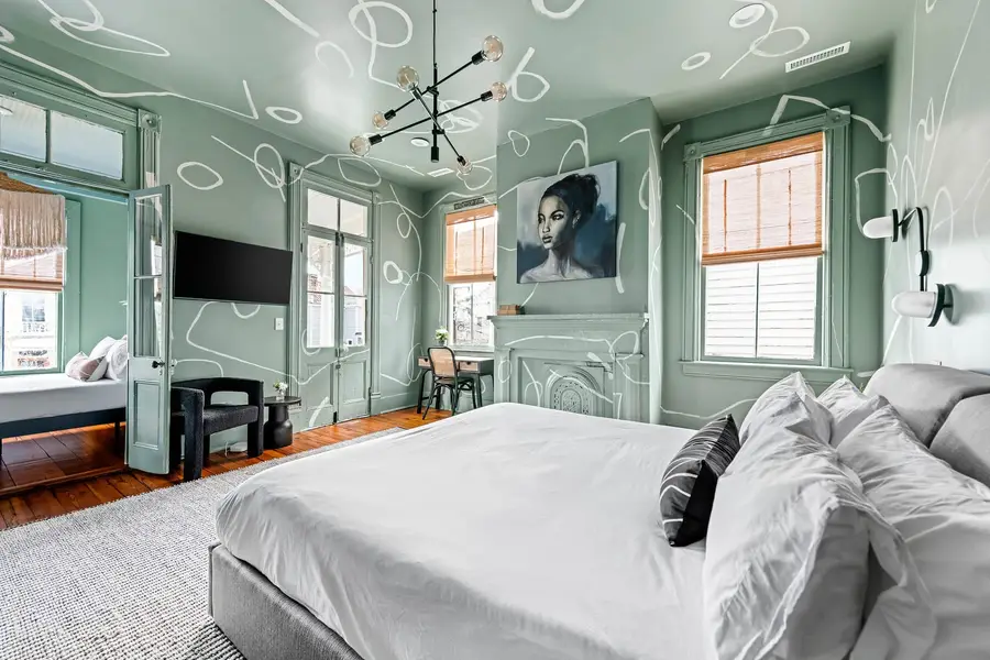 Bedroom 1: King Bed + Double Bed 