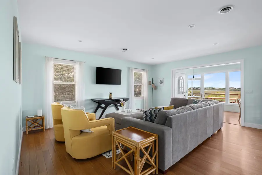 Open layout with spacious living seating